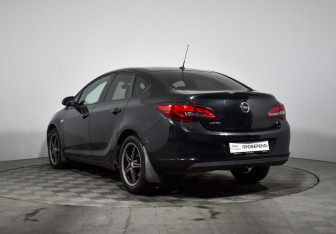 Подержанный автомобиль Opel Astra Hatchback 2012 года (7 фото)