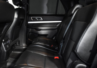 Подержанный автомобиль Ford Explorer 2016 года (12 фото)