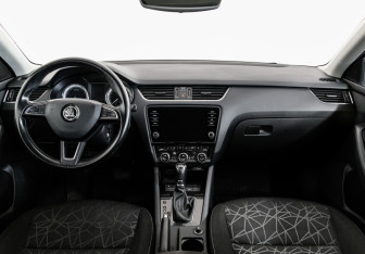 Подержанный автомобиль Skoda Octavia Liftback 2019 года (10 фото)