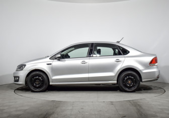 Подержанный автомобиль Volkswagen Polo Sedan 2017 года (8 фото)