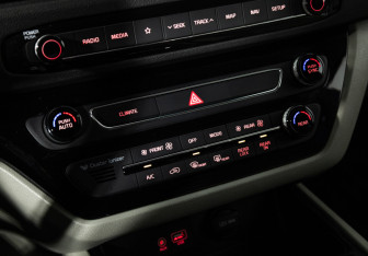 Подержанный автомобиль Kia Carnival 2019 года (18 фото)