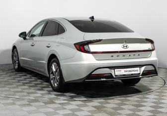 Подержанный автомобиль Hyundai Sonata 2020 года (7 фото)