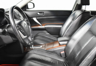 Подержанный автомобиль Nissan Teana 2010 года (10 фото)