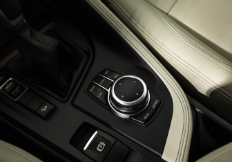 Подержанный автомобиль BMW X1 2018 года (18 фото)