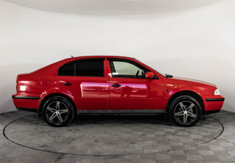 Подержанный автомобиль Skoda Octavia Liftback 1997 года (4 фото)