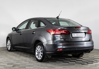 Подержанный автомобиль Ford Focus Sedan 2017 года (7 фото)