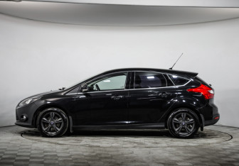 Подержанный автомобиль Ford Focus Hatchback 2012 года (8 фото)