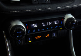 Подержанный автомобиль Toyota RAV4 2019 года (15 фото)