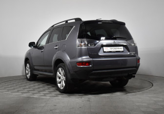 Подержанный автомобиль Mitsubishi Outlander 2011 года (7 фото)