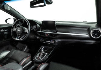 Подержанный автомобиль Kia K3 Hatchback 2019 года (9 фото)