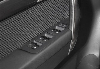 Подержанный автомобиль Chevrolet Captiva 2008 года (10 фото)