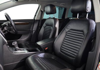 Подержанный автомобиль Volkswagen Passat Wagon 2011 года (17 фото)