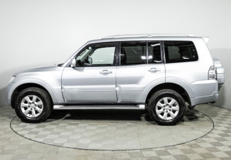 Подержанный автомобиль Mitsubishi Pajero 2010 года (8 фото)