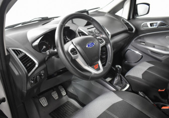 Подержанный автомобиль Ford EcoSport 2014 года (9 фото)