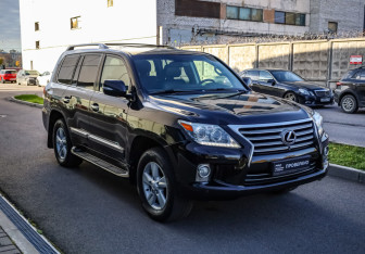 Подержанный автомобиль Lexus LX 2012 года (3 фото)