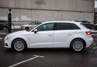 Подержанный автомобиль Audi A3 Hatchback 2017 года (8 фото)