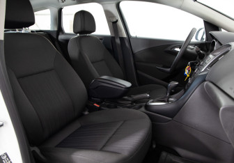 Подержанный автомобиль Opel Astra Wagon 2012 года (10 фото)