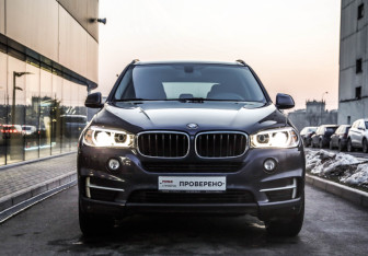 Подержанный автомобиль BMW X5 2015 года (3 фото)