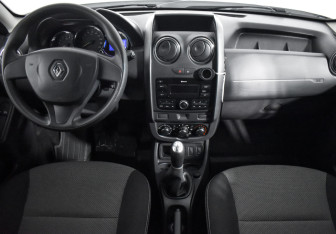Подержанный автомобиль Renault Duster 2017 года (14 фото)