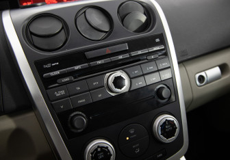 Подержанный автомобиль Mazda CX-7 2007 года (18 фото)