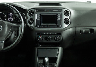 Подержанный автомобиль Volkswagen Tiguan 2015 года (14 фото)