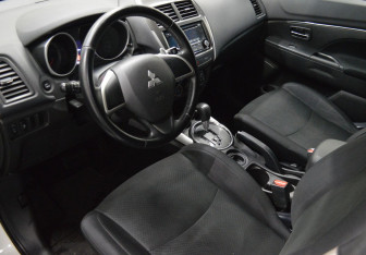 Подержанный автомобиль Mitsubishi ASX 2013 года (9 фото)