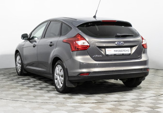 Подержанный автомобиль Ford Focus Hatchback 2013 года (7 фото)