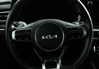 Подержанный автомобиль Kia K5 2022 года (36 фото)