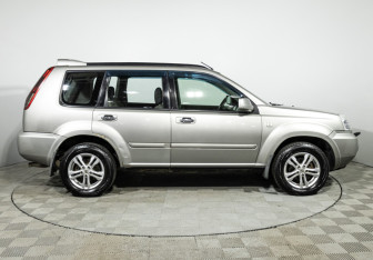 Подержанный автомобиль Nissan X-Trail 2005 года (4 фото)