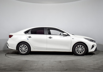 Подержанный автомобиль Kia K3 Sedan 2021 года (4 фото)