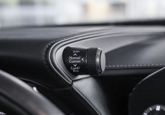 Подержанный автомобиль Lexus LS 2021 года (25 фото)