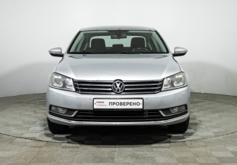Подержанный автомобиль Volkswagen Passat Sedan 2013 года (2 фото)