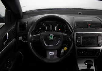 Подержанный автомобиль Skoda Octavia RS Liftback 2011 года (10 фото)