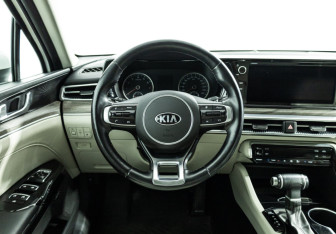 Подержанный автомобиль Kia K5 2020 года (24 фото)