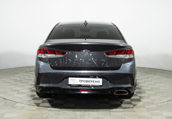 Подержанный автомобиль Hyundai Sonata 2019 года (6 фото)