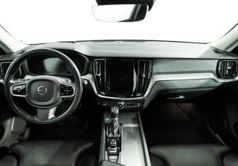 Подержанный автомобиль Volvo V60 Cross Country 2019 года (13 фото)