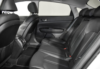 Подержанный автомобиль Kia K5 2017 года (13 фото)