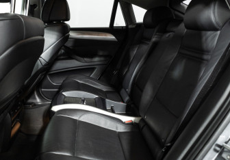 Подержанный автомобиль BMW X6 2013 года (10 фото)