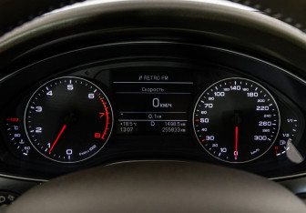 Подержанный автомобиль Audi A6 Sedan 2013 года (21 фото)