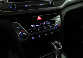 Подержанный автомобиль Hyundai Elantra Sedan 2017 года (16 фото)