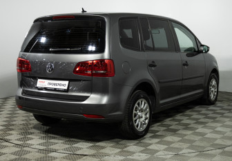 Подержанный автомобиль Volkswagen Touran 2010 года (5 фото)