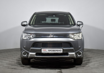 Подержанный автомобиль Mitsubishi Outlander 2013 года (2 фото)