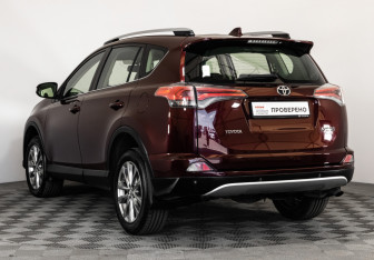 Подержанный автомобиль Toyota RAV4 2016 года (7 фото)