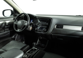 Подержанный автомобиль Mitsubishi Outlander 2013 года (9 фото)
