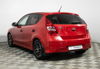 Подержанный автомобиль Hyundai i30 Hatchback 2010 года (7 фото)