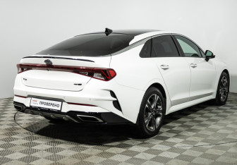 Подержанный автомобиль Kia K5 2020 года (5 фото)