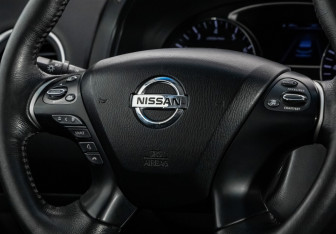 Подержанный автомобиль Nissan Pathfinder 2015 года (12 фото)
