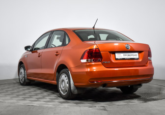 Подержанный автомобиль Volkswagen Polo Sedan 2016 года (7 фото)