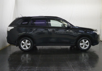 Подержанный автомобиль Mitsubishi Outlander 2014 года (4 фото)