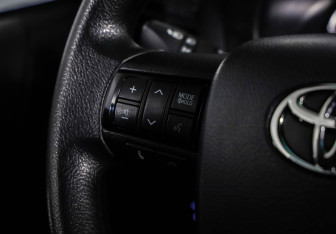 Подержанный автомобиль Toyota Hilux 2022 года (13 фото)